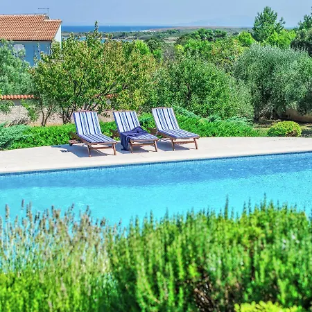 Villa Spacious Detached With Pool *