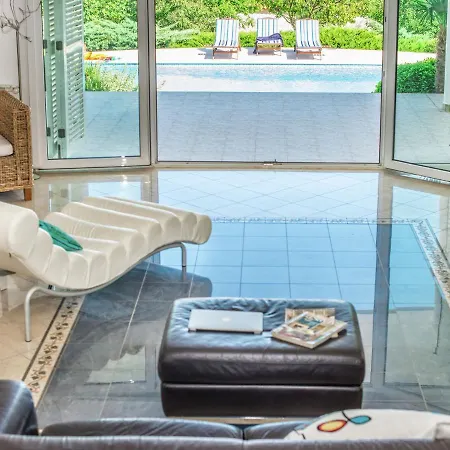 Spacious Detached With Pool Villa *