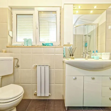 Spacious Detached With Pool * Ližnjan